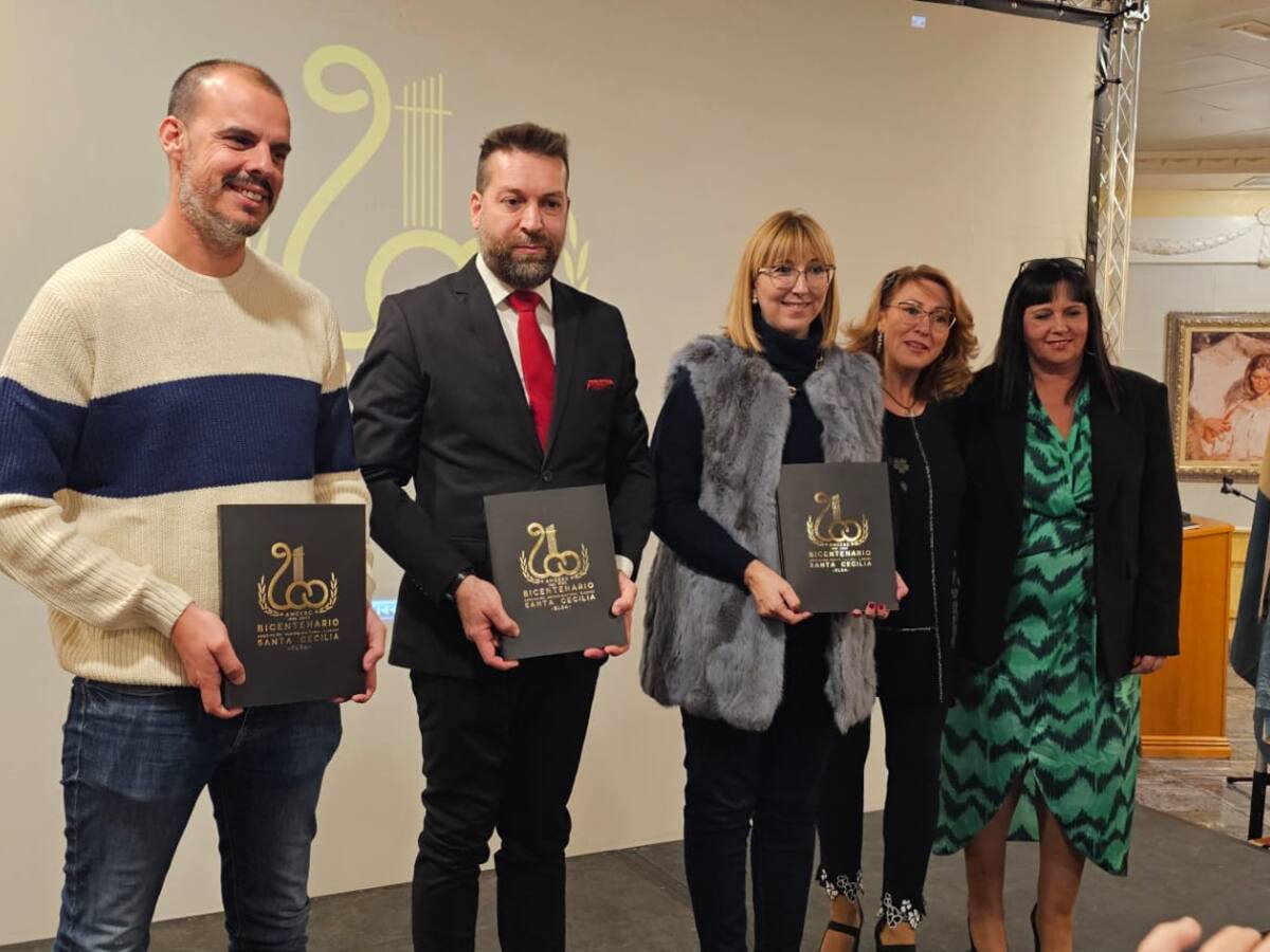 La AMCE Santa Cecilia de Elda presenta su libro del Bicentenario