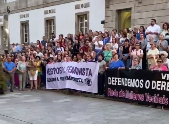 Un instante de la concentración contra la violencia machista en Vigo