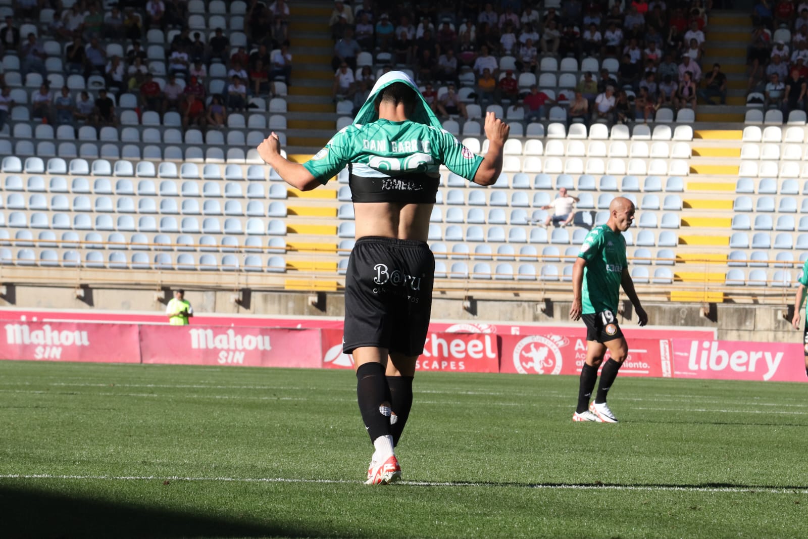 Dani Garrido se lamenta durante el partido ante la Cultural / SD Logroñés