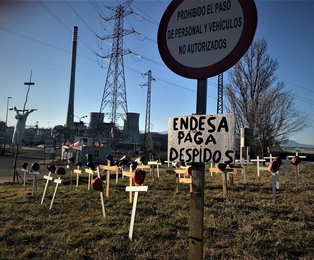 Campamento a las puertas de la térmica