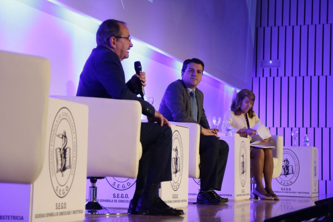 El alcalde de Córdoba, José María Bellido, en el congreso de Medicina Perinatal