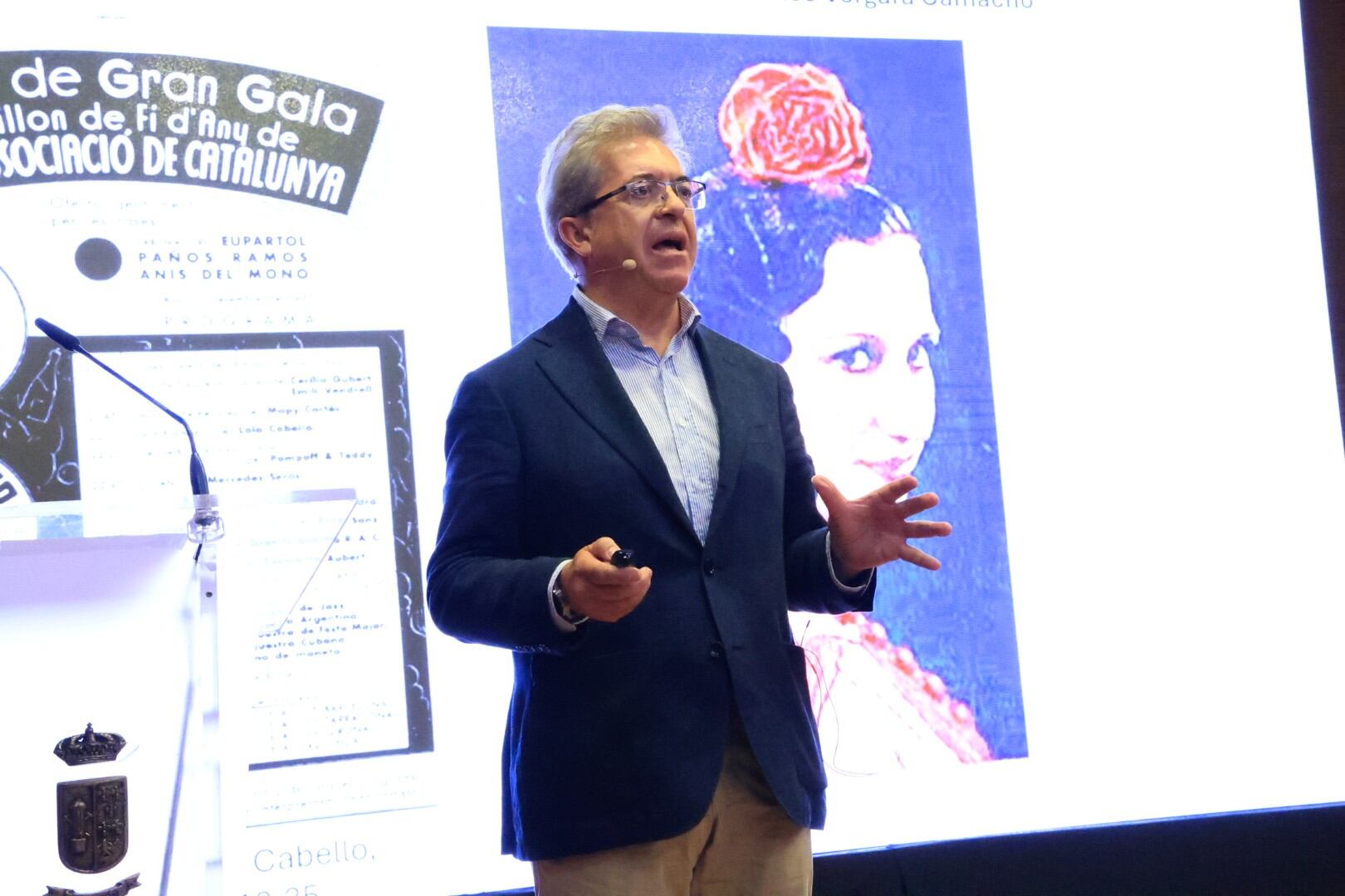 El libro ofrece un análisis cronológico y geográfico tanto en España como en el extranjero, destacando cómo la radio ha sido clave para llevar esta expresión artística a audiencias masivas y consolidarla como patrimonio cultural compartido.