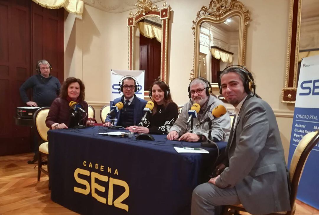 Hoy hemos retransmitido nuestra tertulia de actualidad, La Rebotica, desde el salón principal del Museo Elisa Cendrero, con el concejal de Cultura, Jose Luis Herrera y nuestros habituales contertulios.