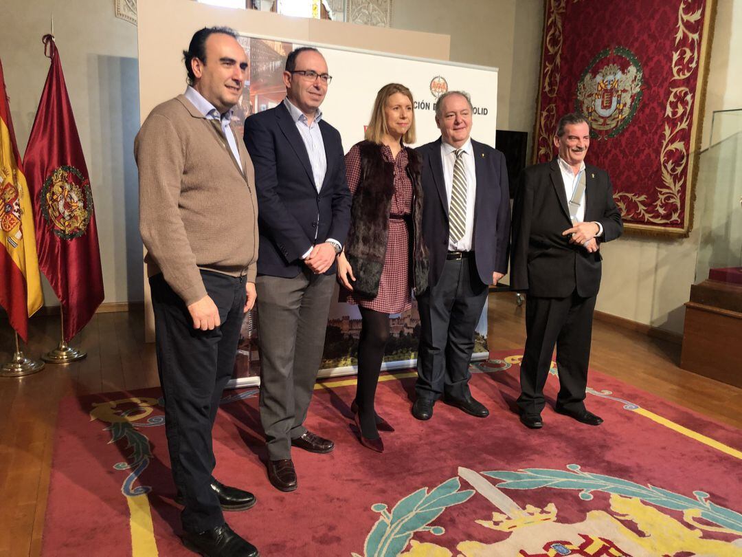 El Vicepresidente de la Diputación junto al presidente de los Sumilleres de la región y el director del Museo del VIno