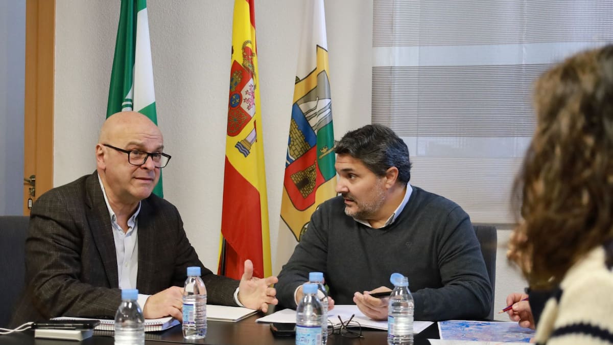 El subdelegado del Gobierno en Jaén visita Marmolejo y Santisteban del Puerto para evaluar los daños del tren de borrascas