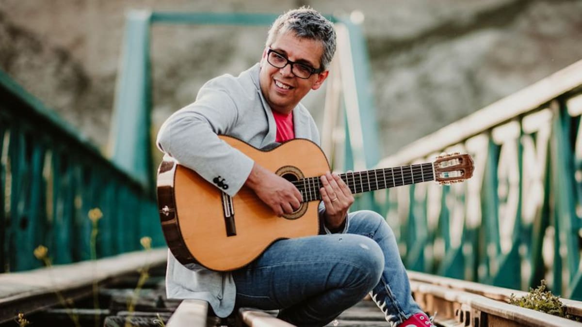 Pedro Guerra: "Nunca pondría 'mariconez' o 'mariconada' en una canción"