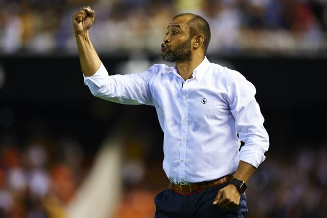 Nuno celebra un gol en Mestalla