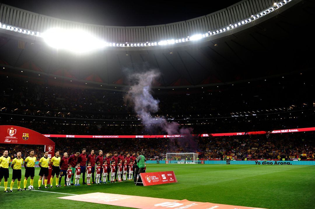 Momentos del himno antes de la final de 2018 en el Wanda Metropolitano