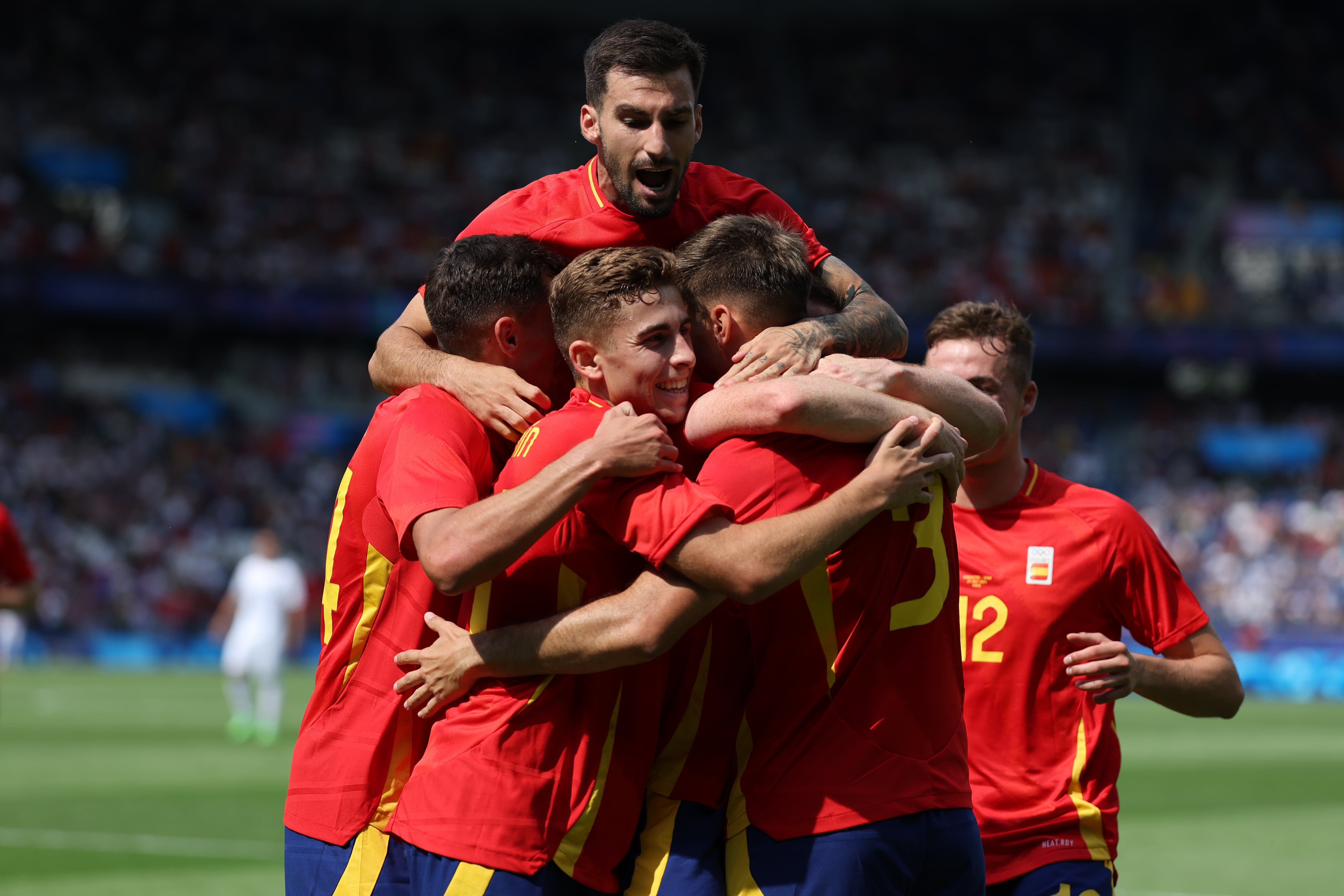 España celebra uno de sus goles ante Uzbekistán en los Juegos Olímpicos