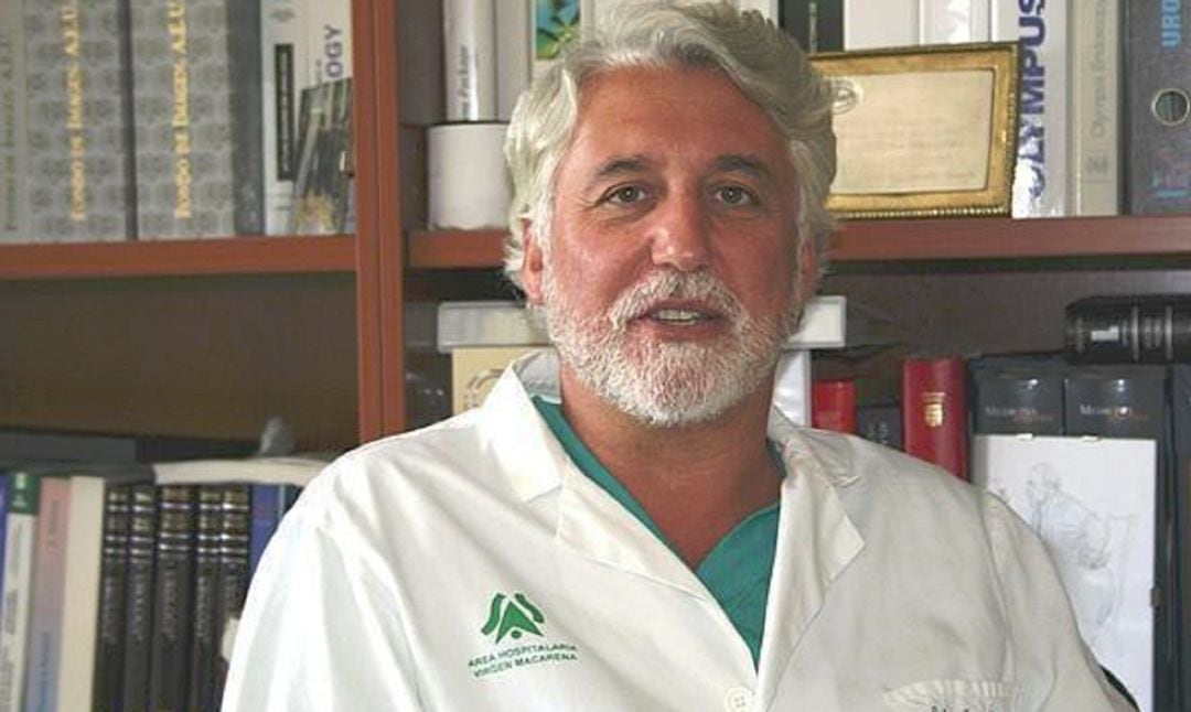 Catedrático de Urología y presidente de la Real Academia de Medicina de Sevilla