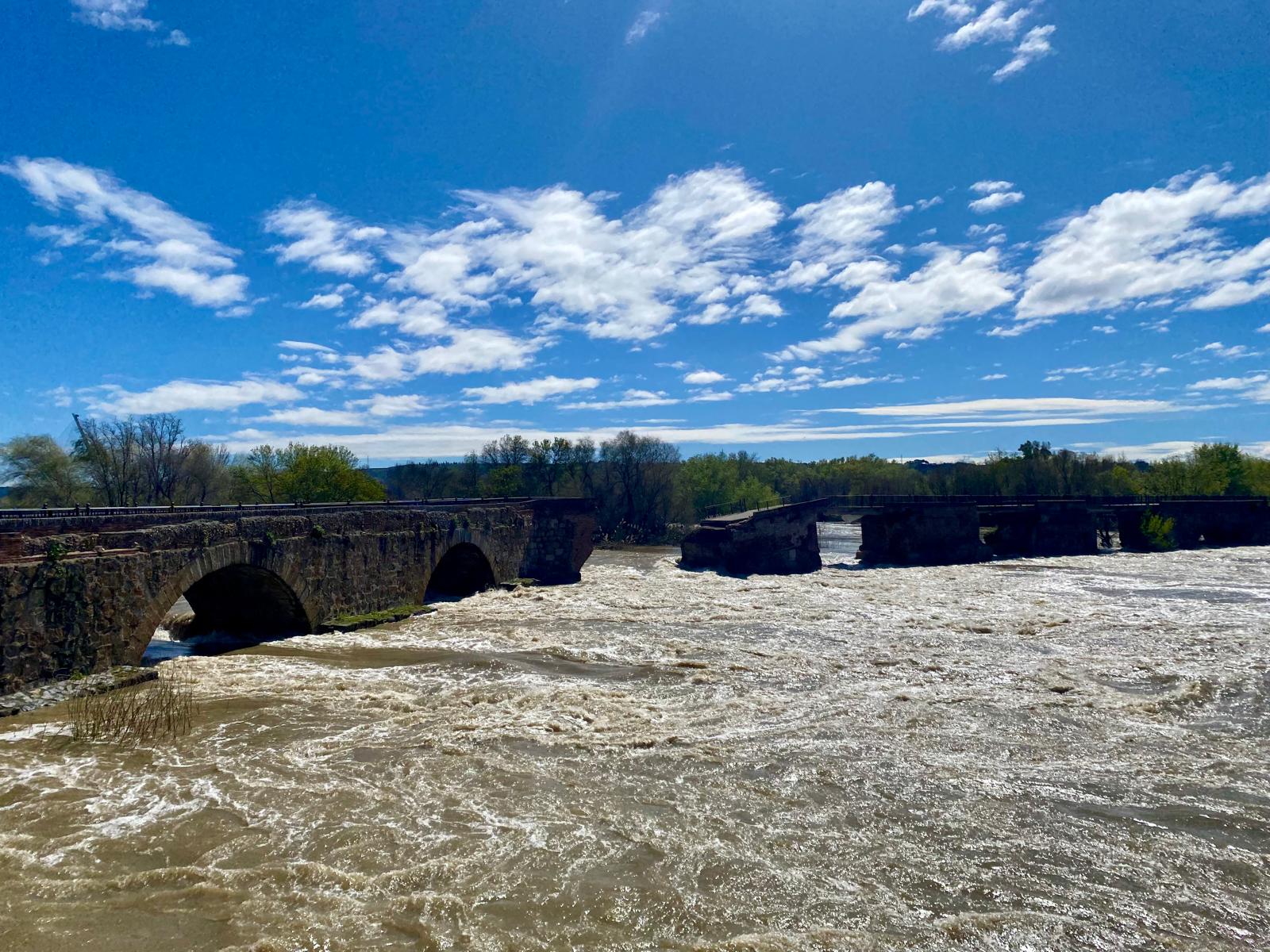 Puente romano de Talavera durante la mañana del lunes 24 de marzo