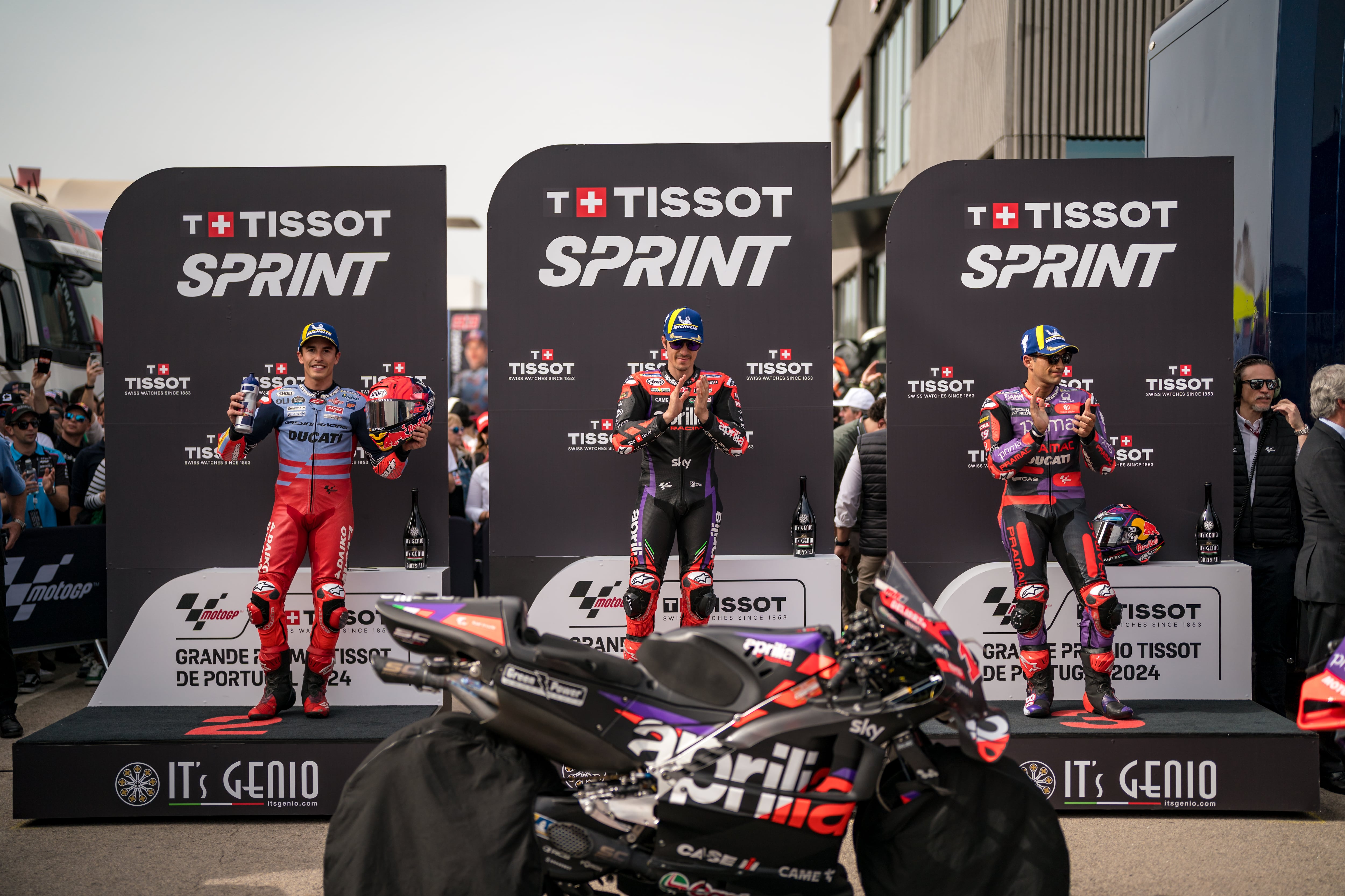 Triplete español en la sprint del GP de Portugal: victoria para Maverick Viñales seguido de Marc Márquez y Jorge Martín. (Steve Wobser/Getty Images)