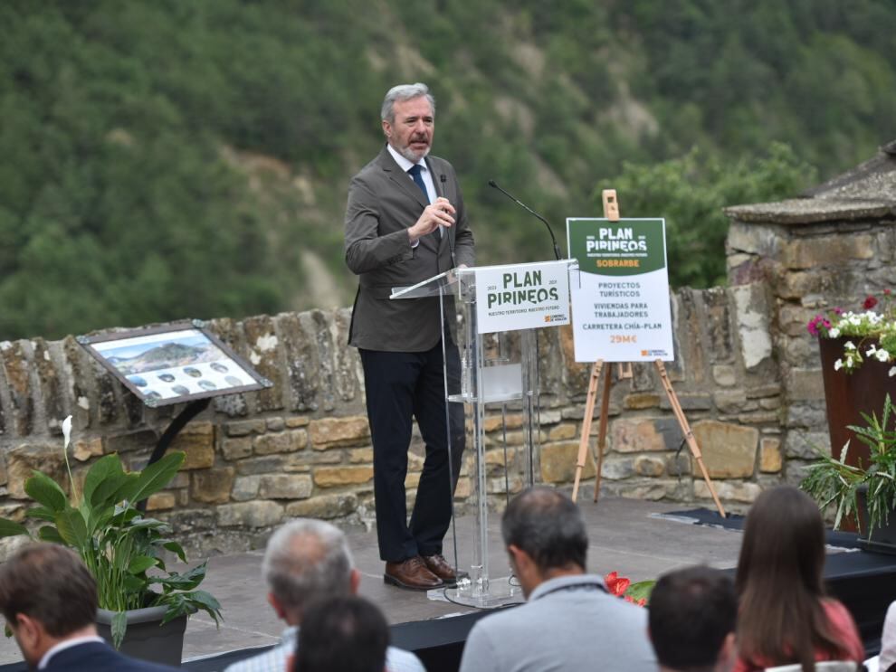 Jorge Azcón en Boltaña.