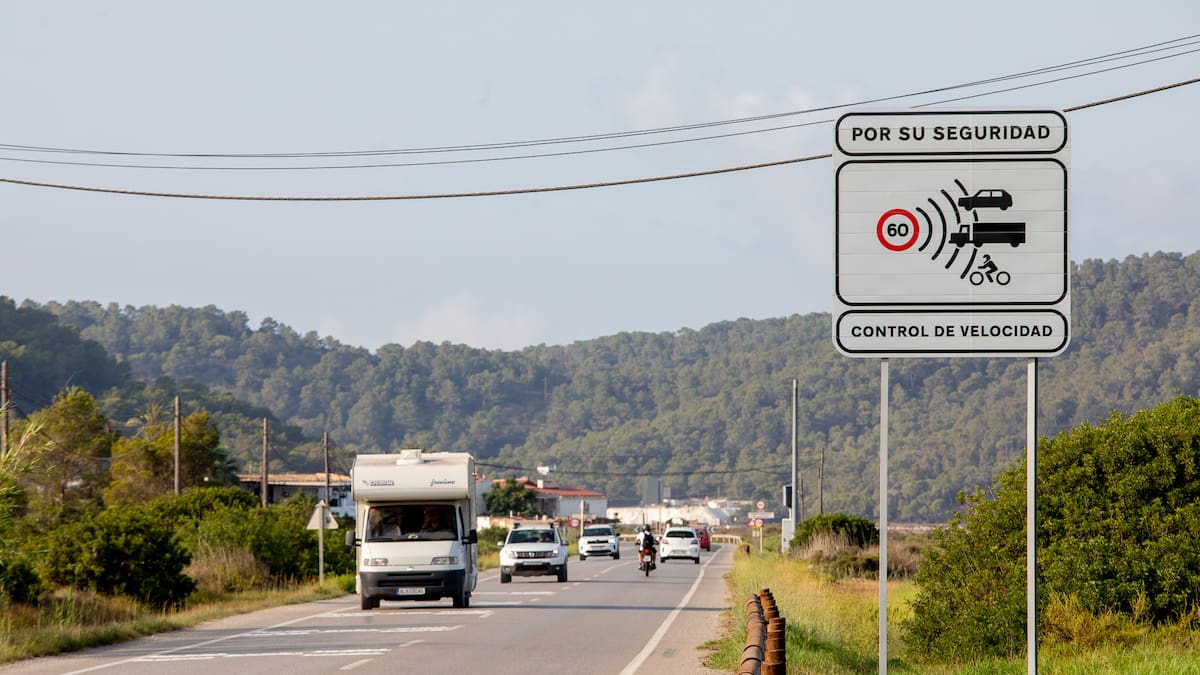 El Consell de Ibiza reducirá en 500 vehículos el cupo máximo este verano durante la regulación hasta los 19.668