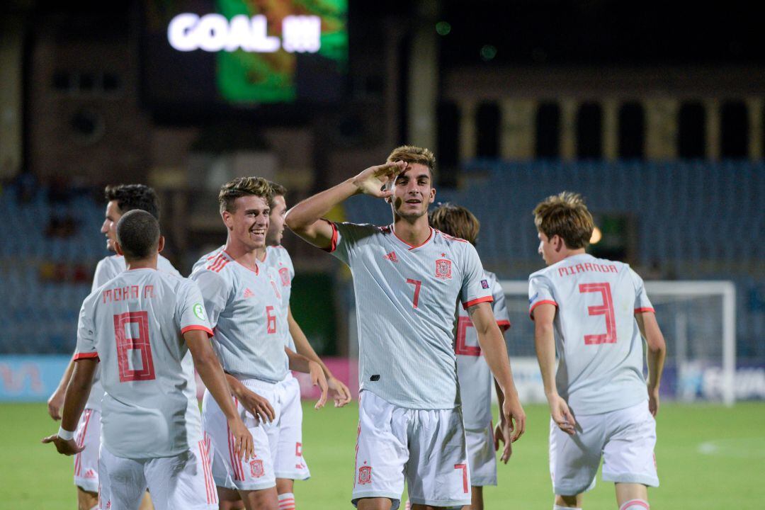 Ferran Torres celebra uno de los tantos de la final.