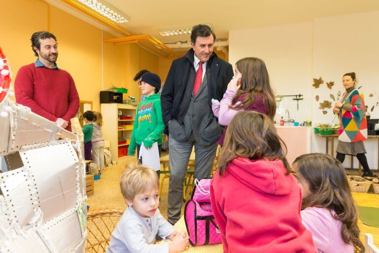 Francisco Fernández Mañanes en una reciente visita al colegio Vital Alsar.