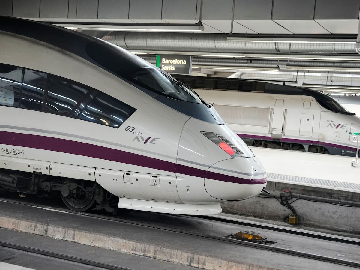 La línea de alta velocidad entre Madrid y Barcelona acumula retrasos de hasta cuatro horas