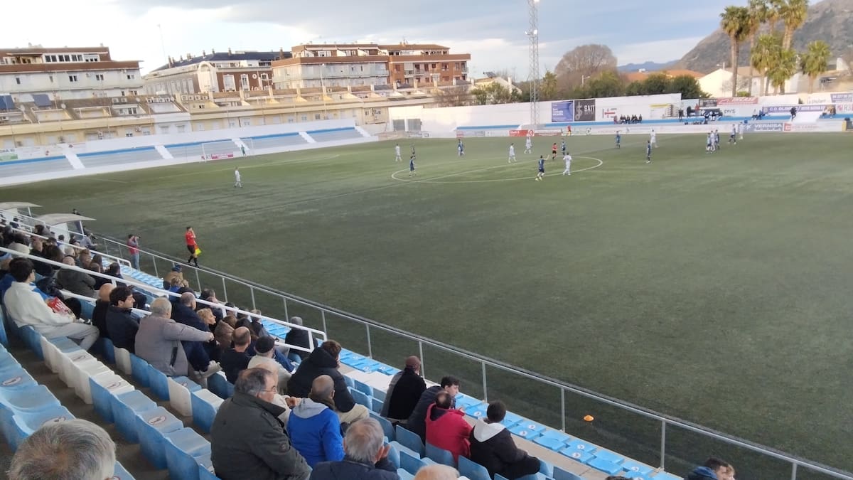 El Olímpic recupera la sonrisa con tres goles y tres puntos más