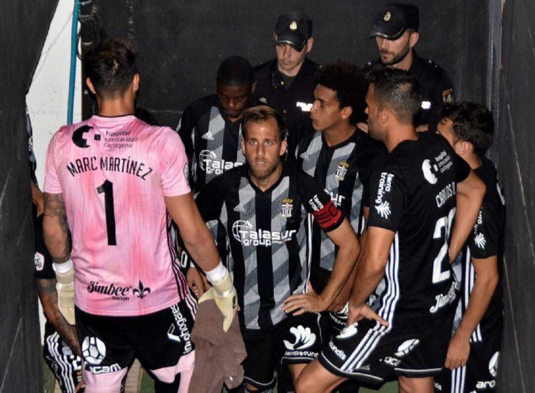 La plantilla antes de salir al césped