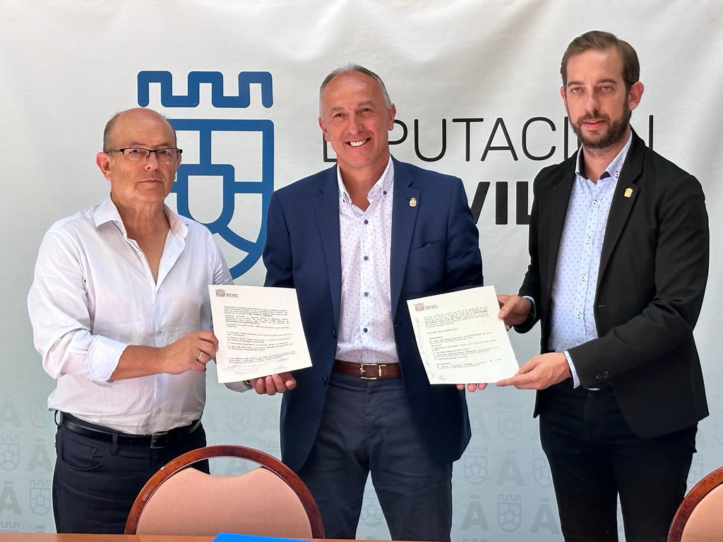 Maximiliano Fernández, Javier González (Diputado de Cultura) y Jesús del Campo durante la lectura del fallo