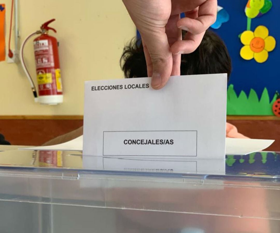 El actual alcalde César de la Puebla sería la segunda fuerza más votada y obtendría 4 escaños