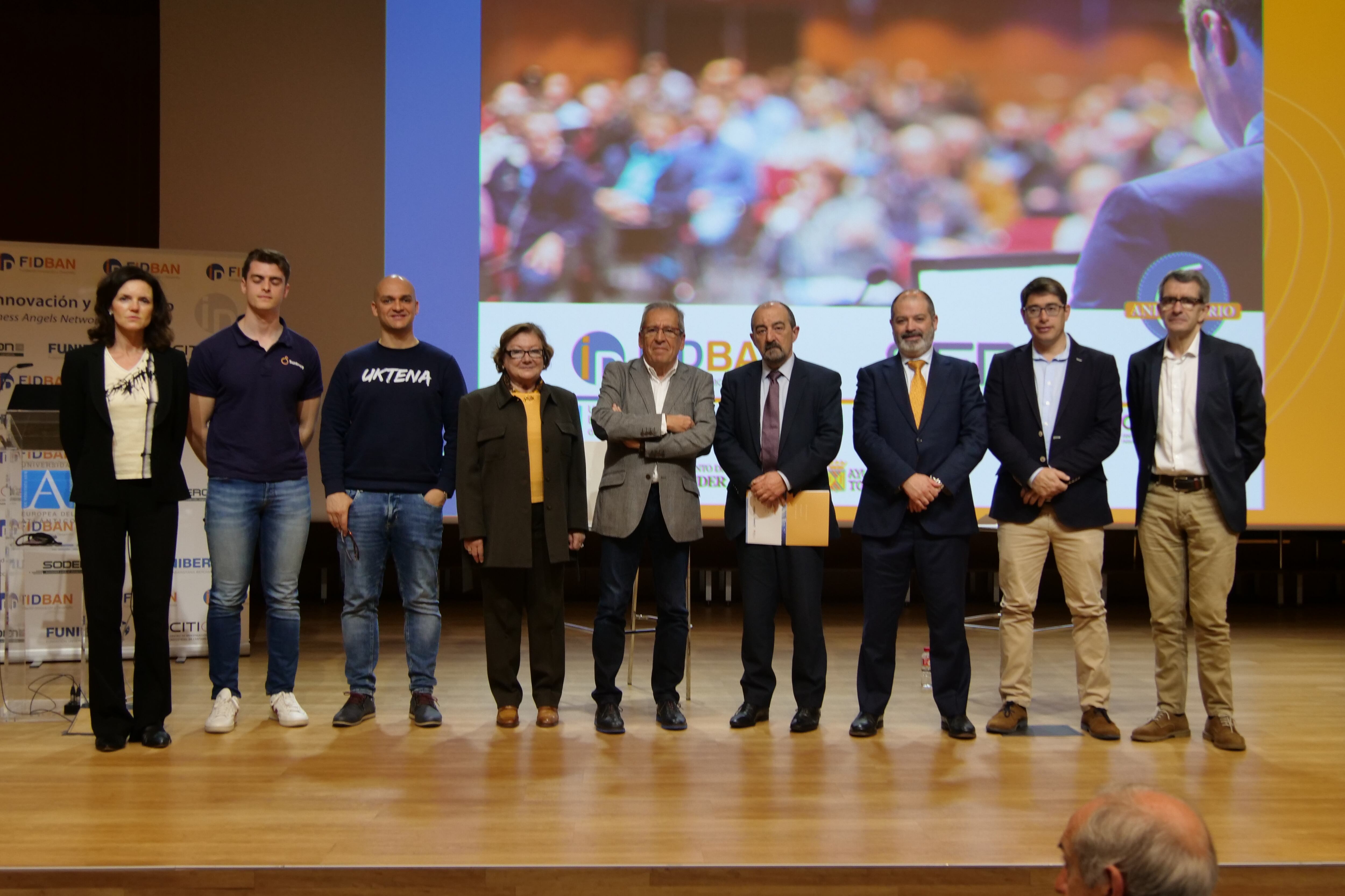 Foto de grupo de patrocinadores y participantes en la Ronda Internacional de Inversores de este lunes 3 de abril de 2023.