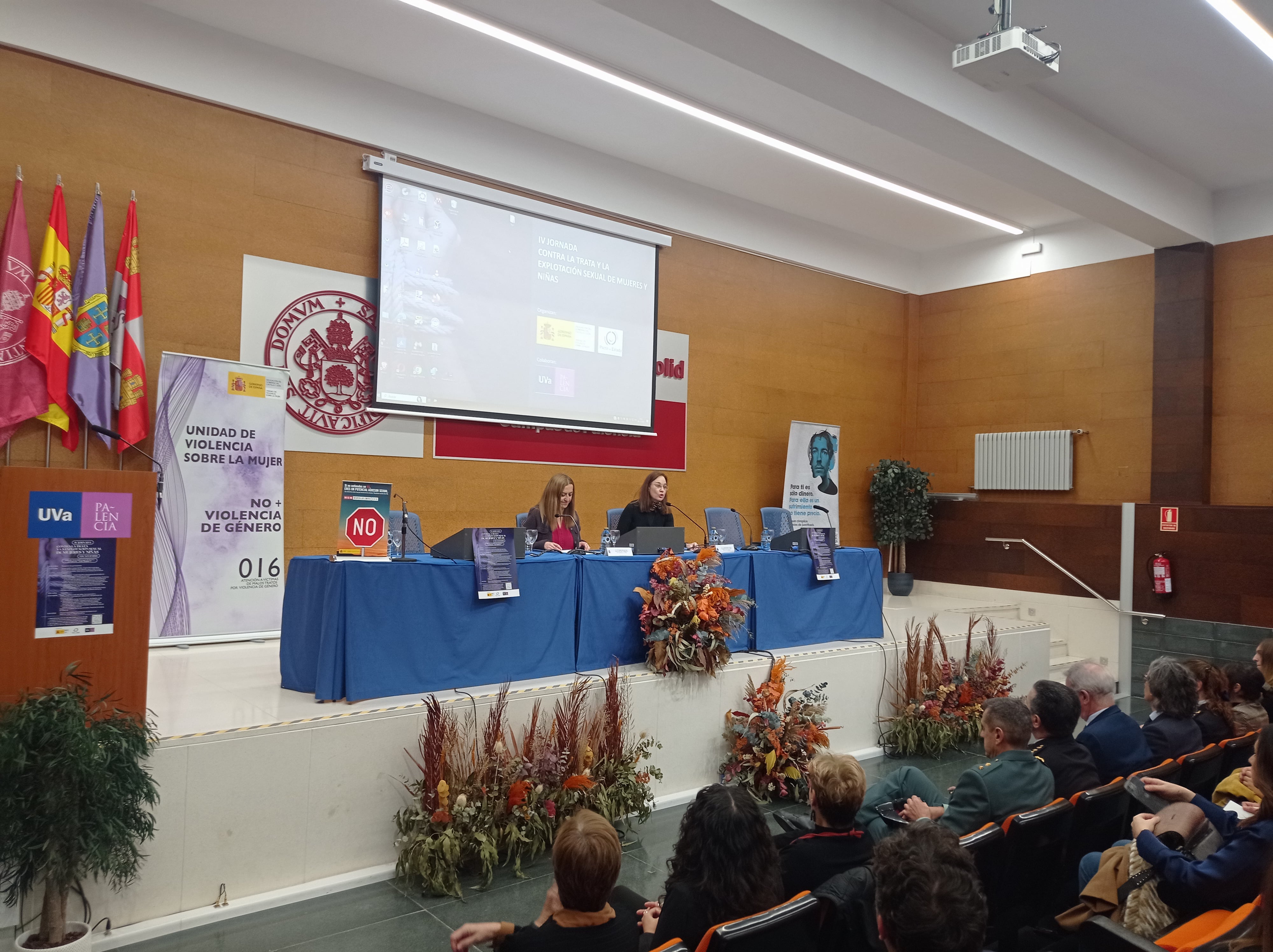 Virginia Barcones y Amalia Rodríguez durante la inauguración de la Jornada