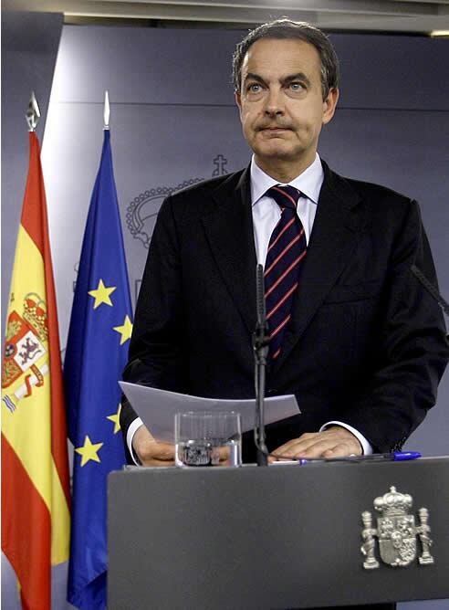 El presidente del Gobierno, José Luis Rodríguez Zapatero, ha mostrado su &quot;firme determinación&quot; para que se &quot;realice la obra de la &#039;Y vasca&#039;&quot;. Zapatero ha realizado estas declaraciones en su comparecencia <a href=&quot;http://www.cadenaser.com/espana/articulo/eta-mata-empresario-vasca-azpeitia/csrcsrpor/20081203csrcsrnac_6/Tes&quot;>tras el asesinato del empresario del AVE vasco Ignacio Uria por parte de la banda terrorista ETA</a>. El presidente ha transmitido también la &quot;absoluta determinación del Gobierno hasta dar con los autores de este crimen&quot; y &quot;llevarlos ante la Justicia para que reciban la condena más dura&quot;.