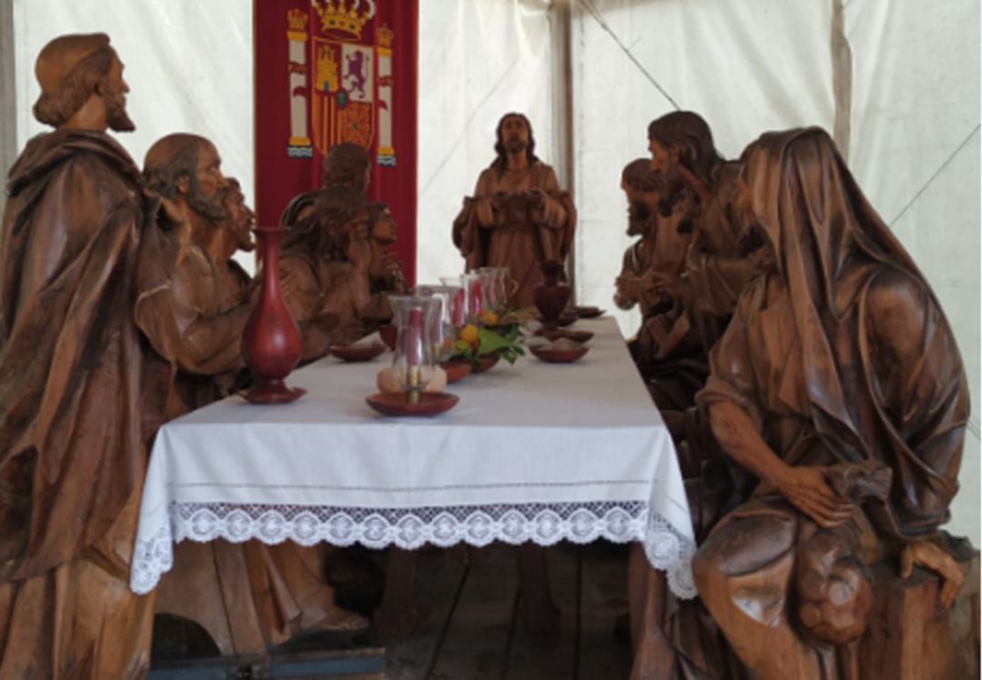 Imagen de la Santa Cena, protegida en la Carpa que se ha instalado este Jueves Santo junto al Rectorado de la UCLM