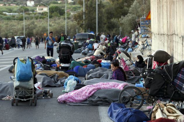 Miles de refugiados han dormido esta noche a la intemperie