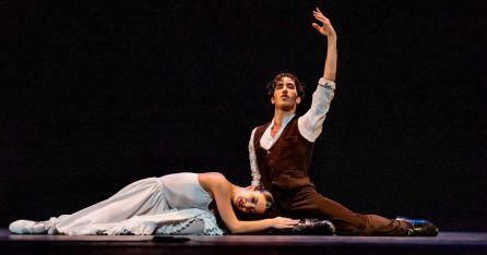 El bailarín Ángel Navarro durante la representación de Bodas de sangre, con la compañía de Antonio Gades. Auditorio Víctor Villegas (2.019)