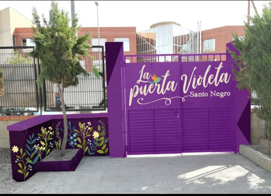 Puerta Violeta en el Colegio Santo Negro de Elda