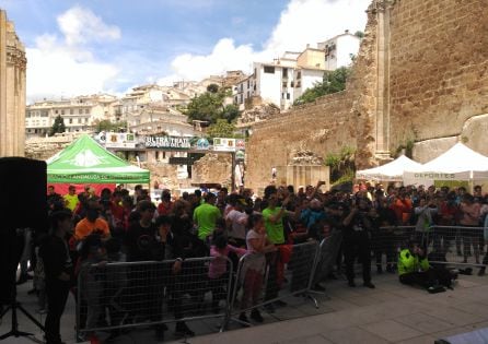 El público que abarrotaba las ruinas de la iglesia de Santa Maria para aplaudir a los deportistas