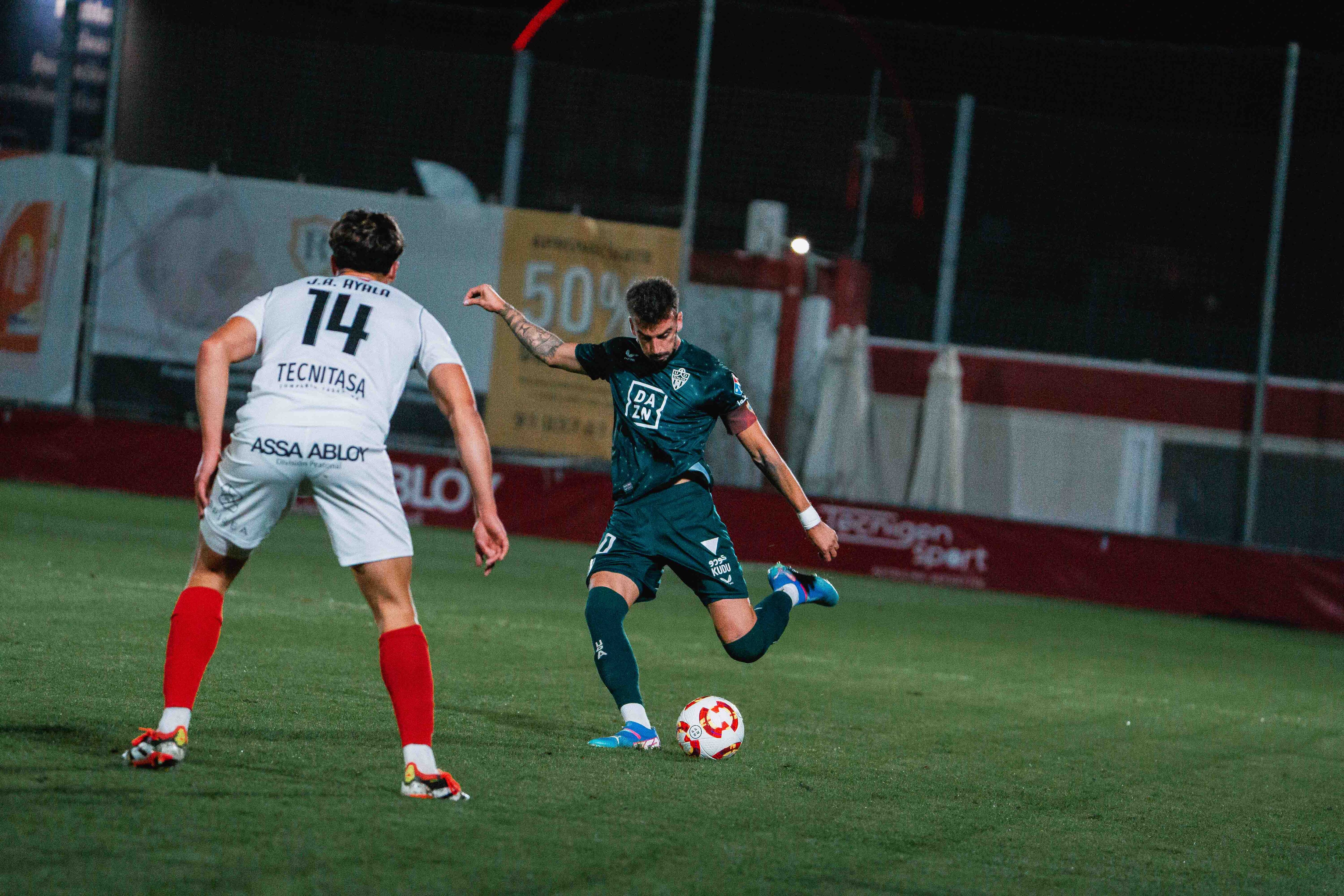 Álex Centelles marcó en Huesca y en San Sebastián de los Reyes fue de los más destacados del equipo.