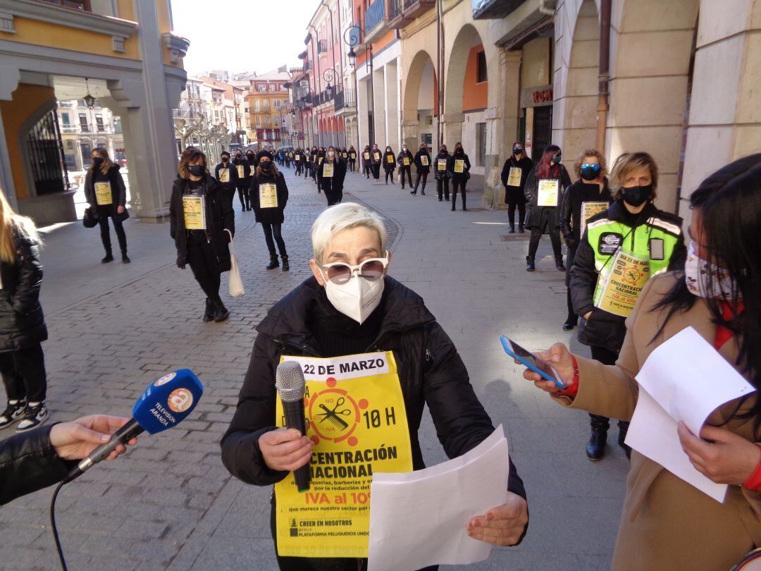 Maiqui Autillo da lectura al manifiesto de esta jornada de protesta