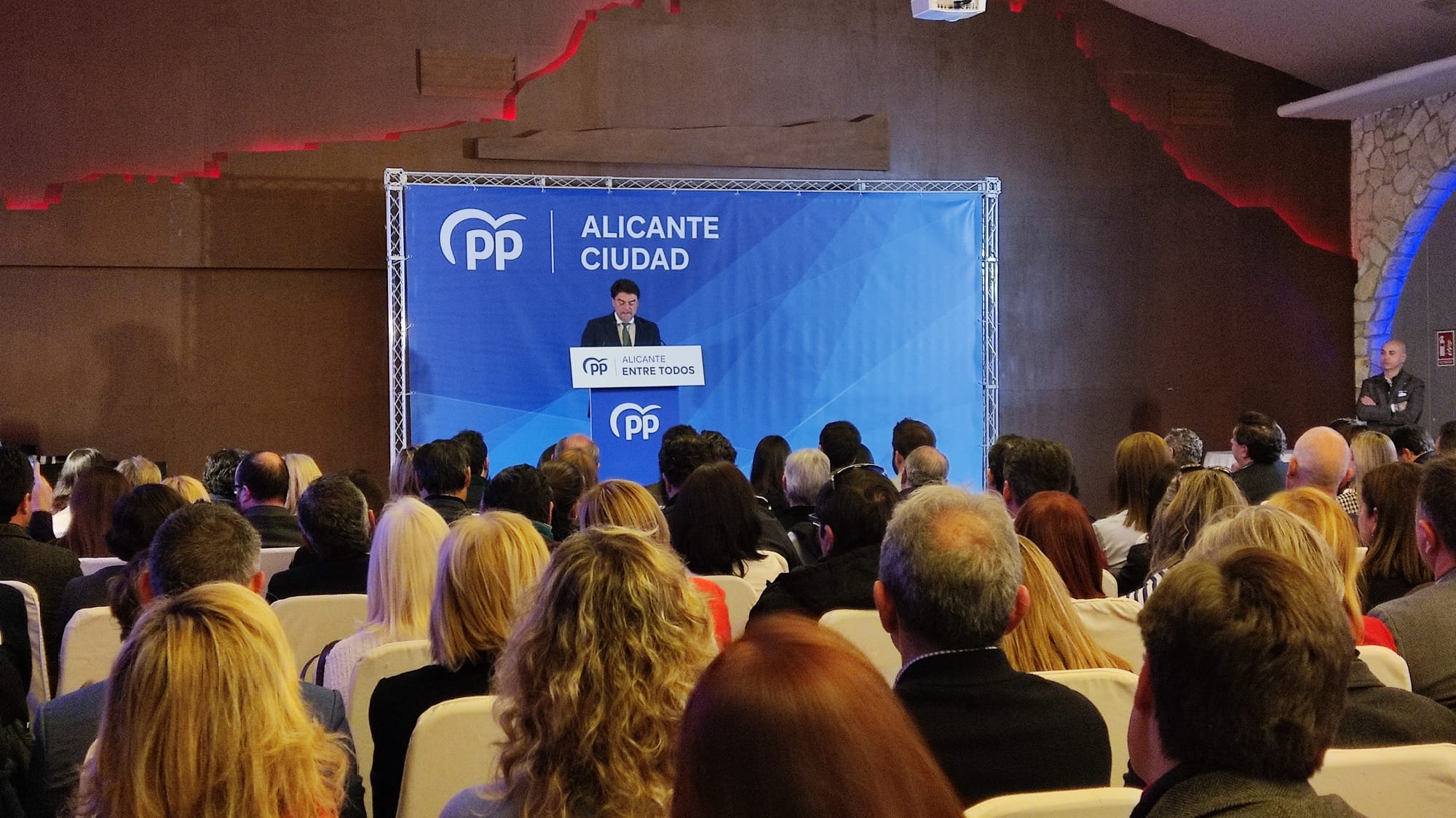 Luis Barcala durante su intervención en el acto