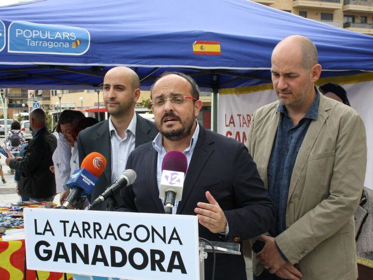 L&#039;alcaldable del PP, Alejandro Fernández, al barri de Camp clar de Tarragona