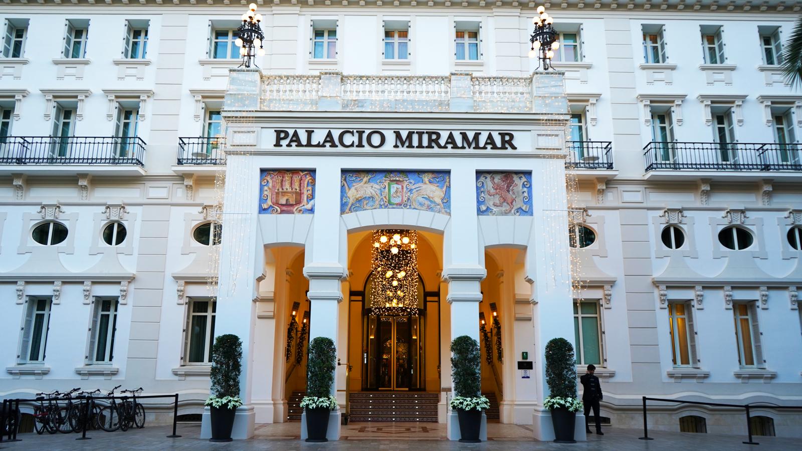 Entrada del hotel Miramar de Málaga
