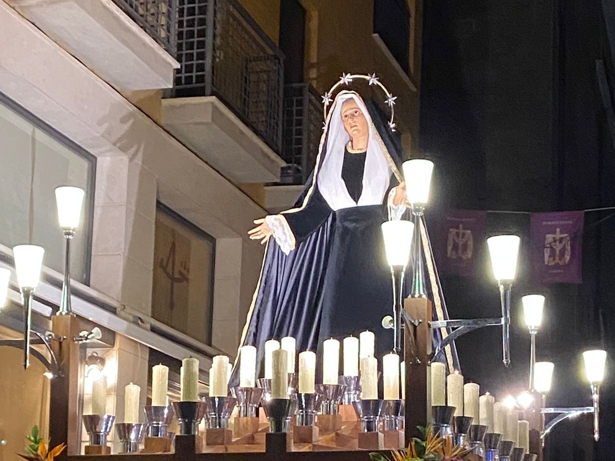 La Virgen de la Soledad de Gandia durante uno de los actos procesionales de esta Semana Santa.