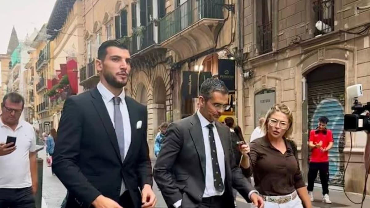 Rafa Mir se declara inocente y pide que su juicio por violación sea público