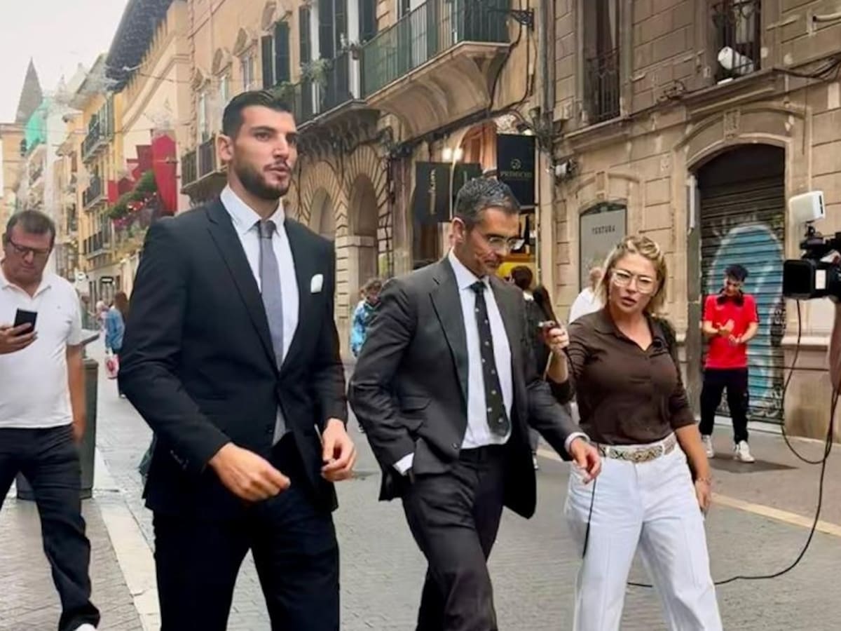 Rafa Mir se declara inocente y pide que su juicio por violación sea público