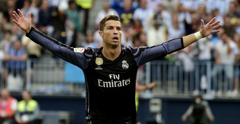 Cristiano protesta una acción con la camiseta del Real Madrid