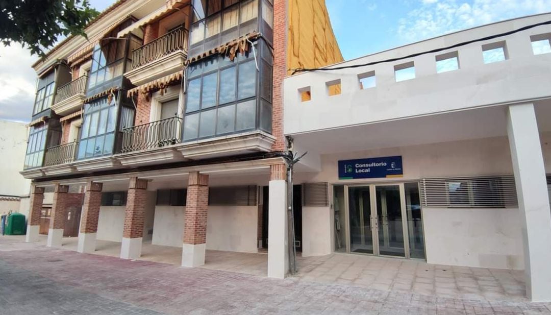 Imagen de la nueva fachada del centro de salud de Viso del Marqués (Ciudad Real) 