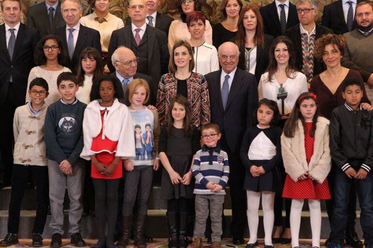 Entrega de un premio por parte de la reina Letizia al colegio Miguel Hernández de Granada