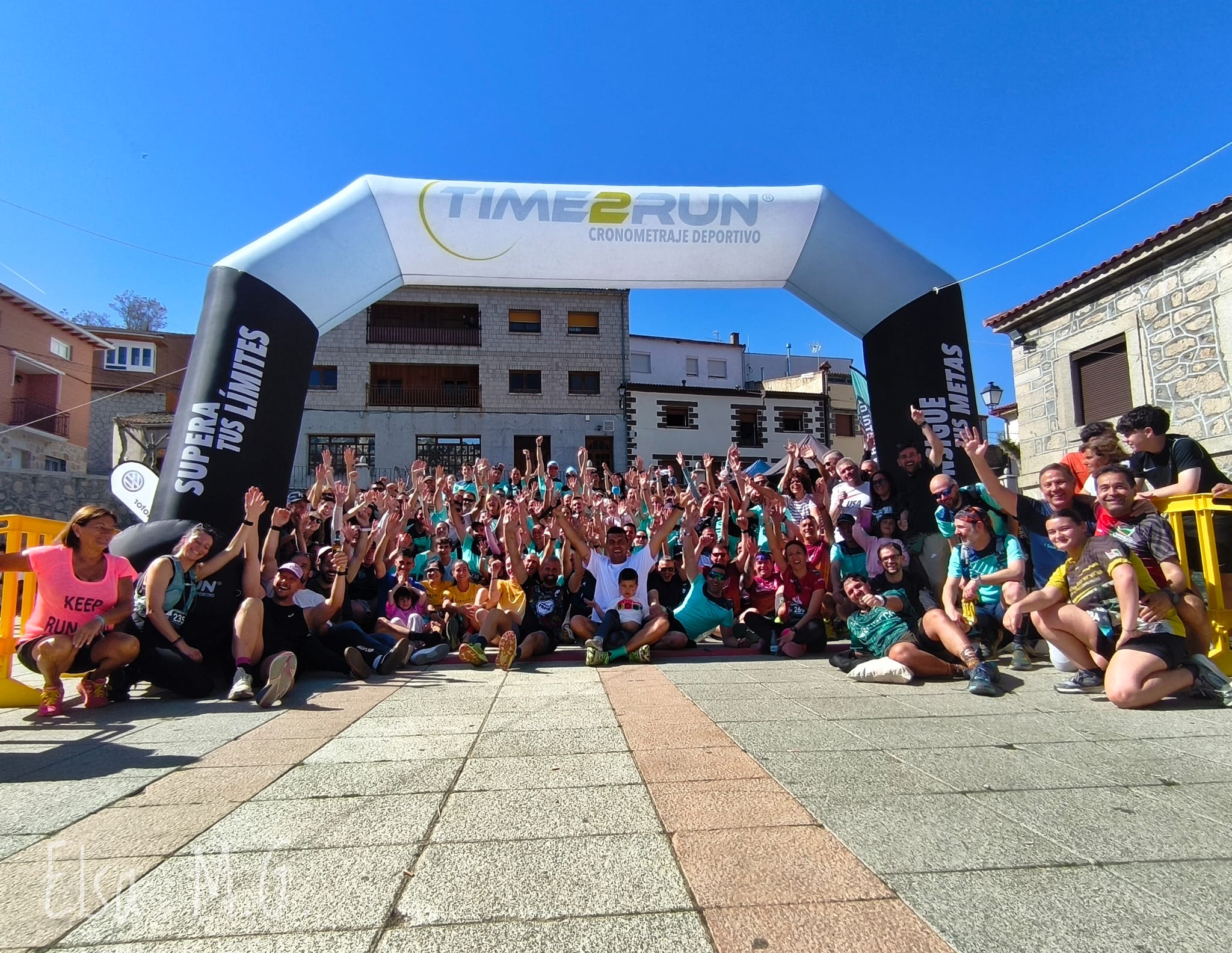 Foto de familia de los participantes en el San Bartolo Trail