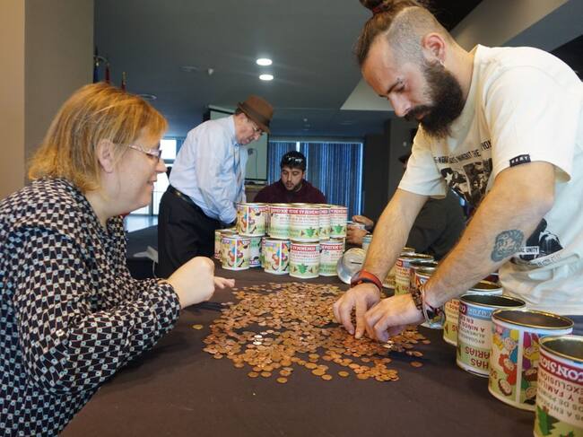 Consignas Solidarias consigue reunir 420 euros con sus huchas solidarias