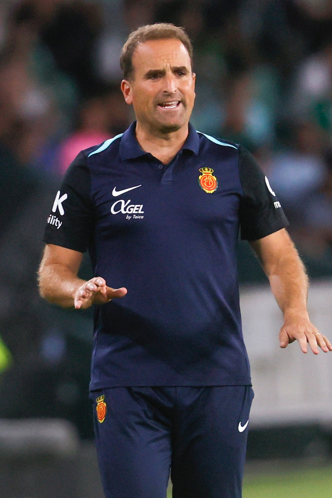 Sevilla, 23/09/2024.- El técnico del Mallorca, Jagoba Arrasate, durante el encuentro correspondiente a la sexta jornada de Laliga EA Sports que Betis y Mallorca disputan hoy lunes en el estadio Benito Villamarín, en Sevilla. EFE/José Manuel Vidal
