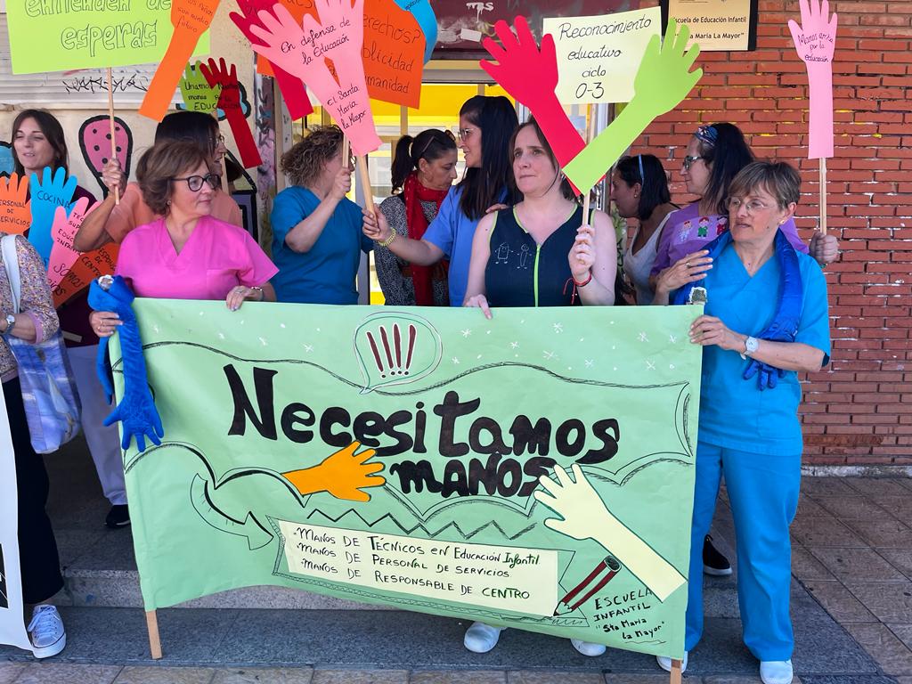 Protesta por la falta de personal en la escuela infantil Santa Mª la Mayor dependiente de la Junta de Castilla y León