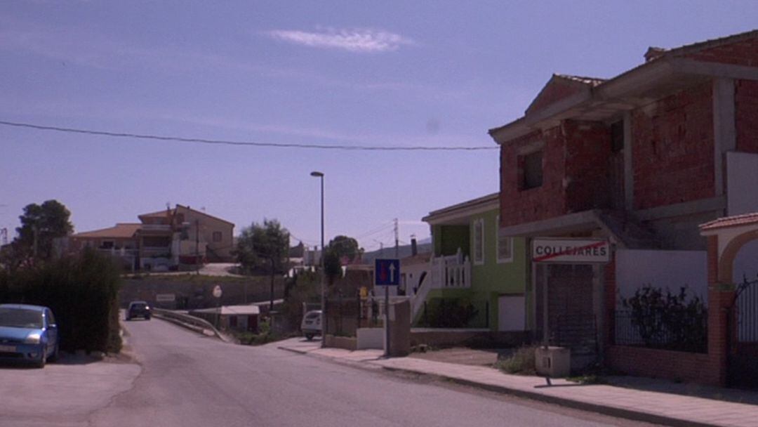 Travesía a su paso por la pedanía de Collejares