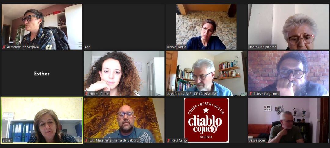 Momento de la reunión con los representantes de la Mesa de Seguimient